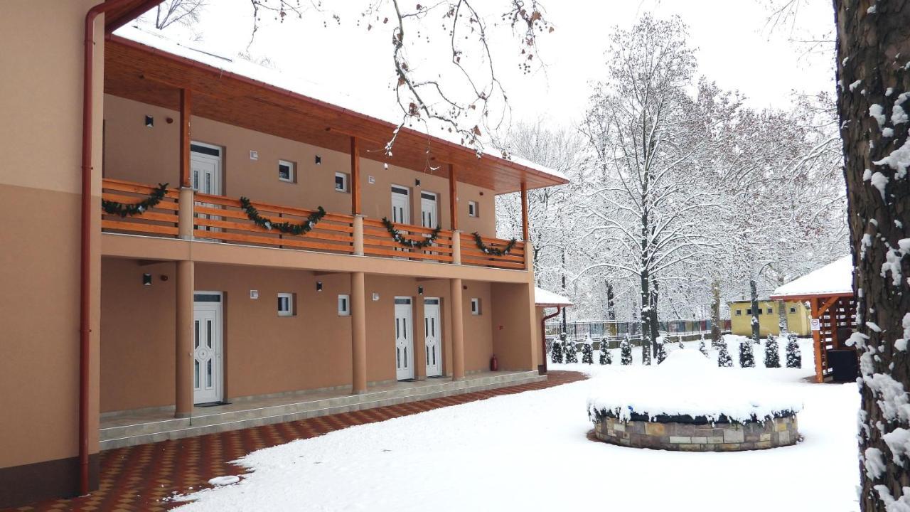 Boro Apartman Tiszafured Exterior photo